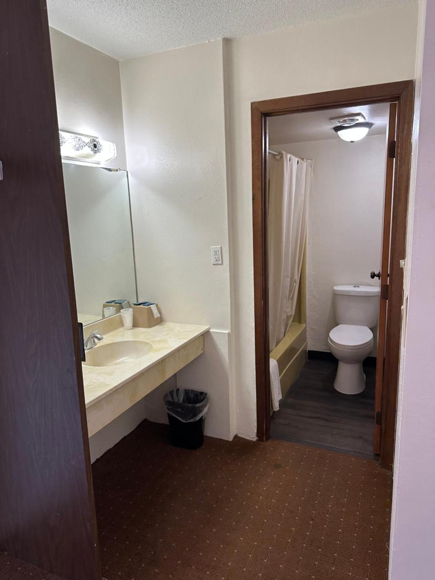 Budget Inn Motel Storm Lake Bagian luar foto