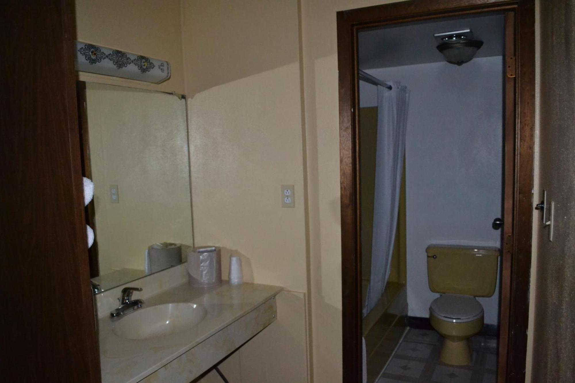 Budget Inn Motel Storm Lake Bagian luar foto
